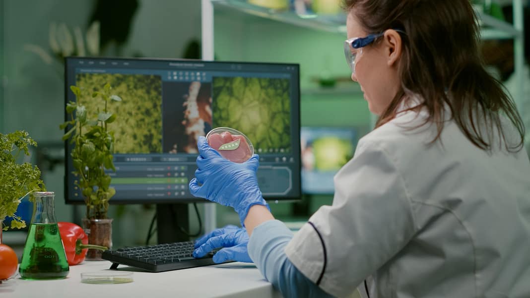 Biotechnology and Genetic Engineering Revolutionizing Drug Development and Therapy-min