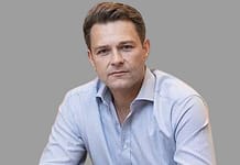 Situ Live-Converging Digital and In-Store Shopping Practices